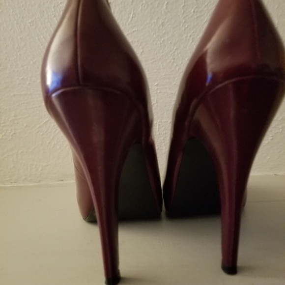Ladies Shoes - Picture 2 of 3